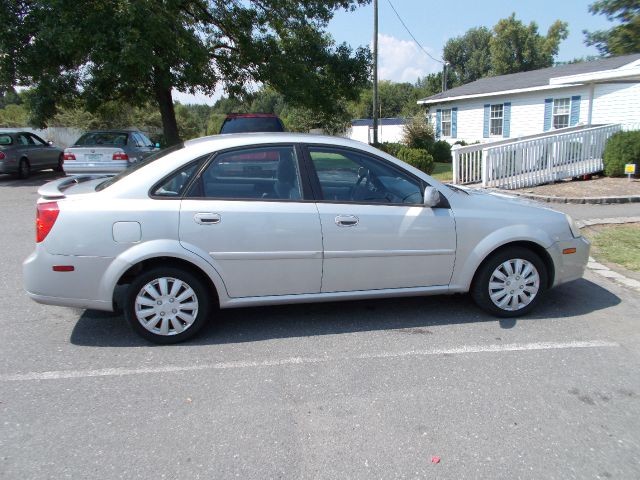 Suzuki Forenza 2004 photo 3
