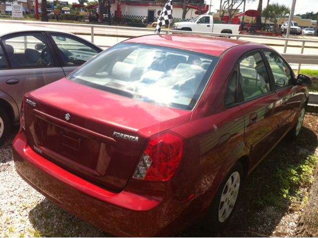 Suzuki Forenza 2004 photo 2