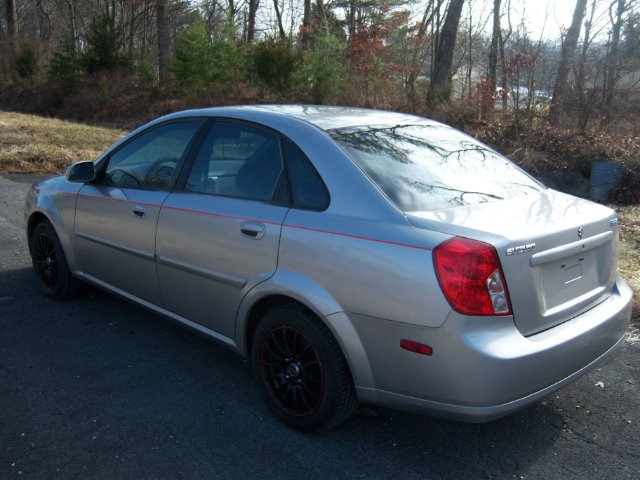 Suzuki Forenza 2005 photo 1