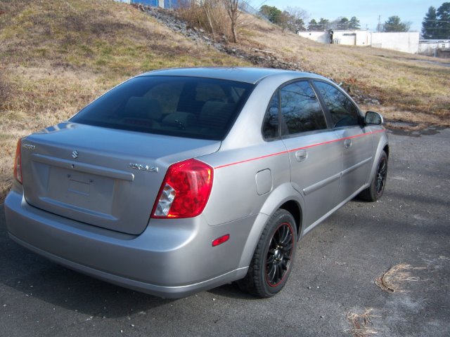 Suzuki Forenza 2005 photo 2