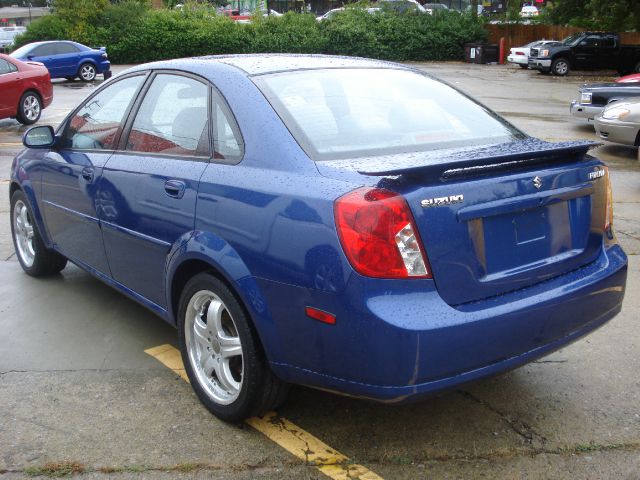 Suzuki Forenza 2005 photo 1