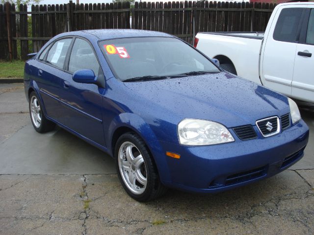 Suzuki Forenza 2005 photo 3