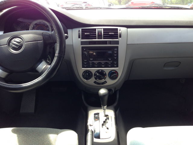 Suzuki Forenza 2005 photo 6