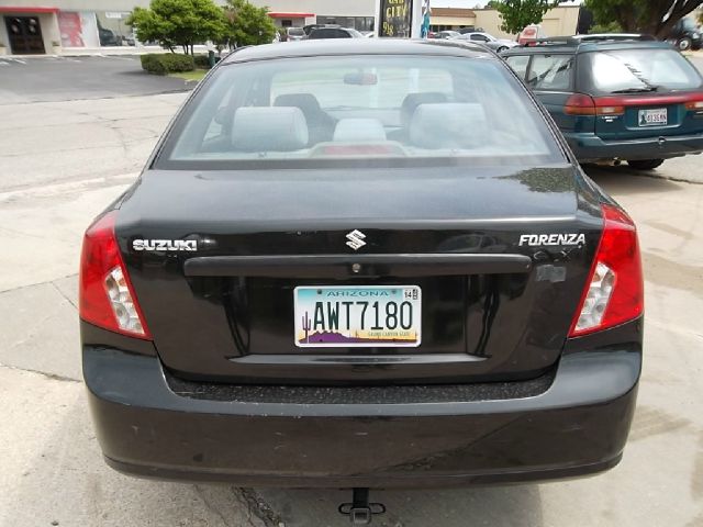 Suzuki Forenza 2005 photo 1