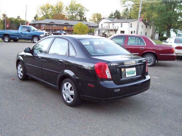 Suzuki Forenza 2005 photo 0