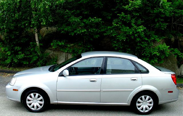 Suzuki Forenza 2005 photo 4