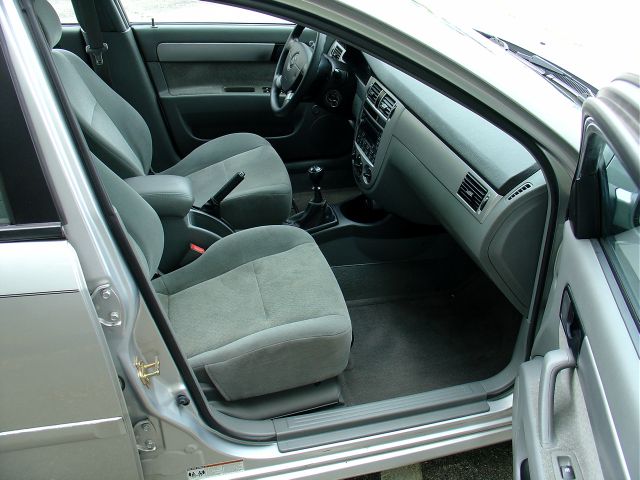 Suzuki Forenza 2005 photo 5