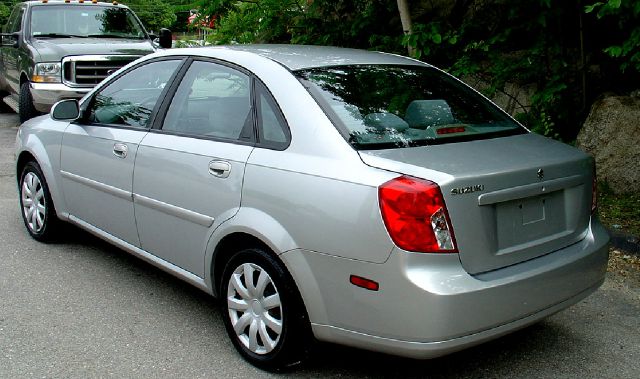 Suzuki Forenza 2005 photo 7