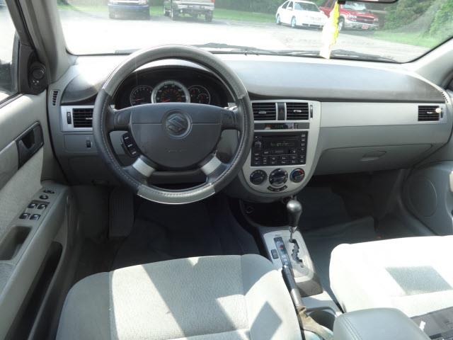 Suzuki Forenza 2005 photo 1
