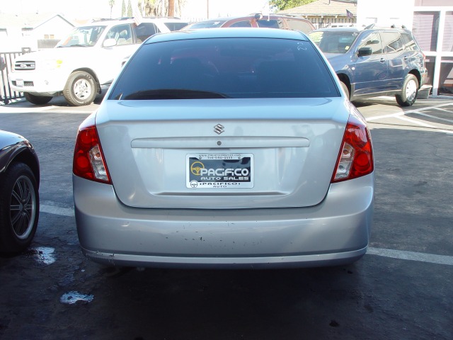 Suzuki Forenza 2005 photo 1