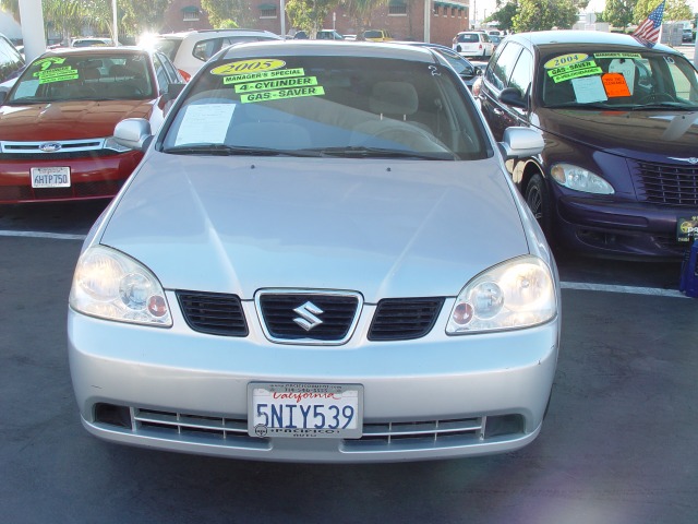 Suzuki Forenza 2005 photo 3
