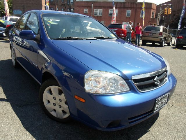 Suzuki Forenza 2006 photo 1