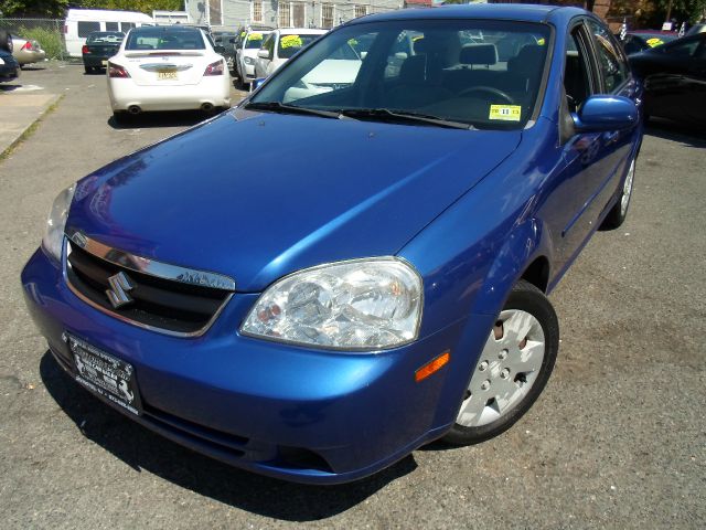 Suzuki Forenza 2006 photo 2