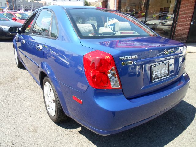 Suzuki Forenza 2006 photo 4
