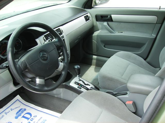 Suzuki Forenza 2006 photo 2