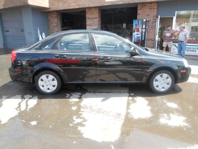 Suzuki Forenza 2006 photo 1