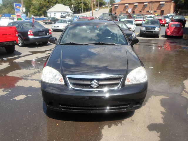 Suzuki Forenza 2006 photo 2