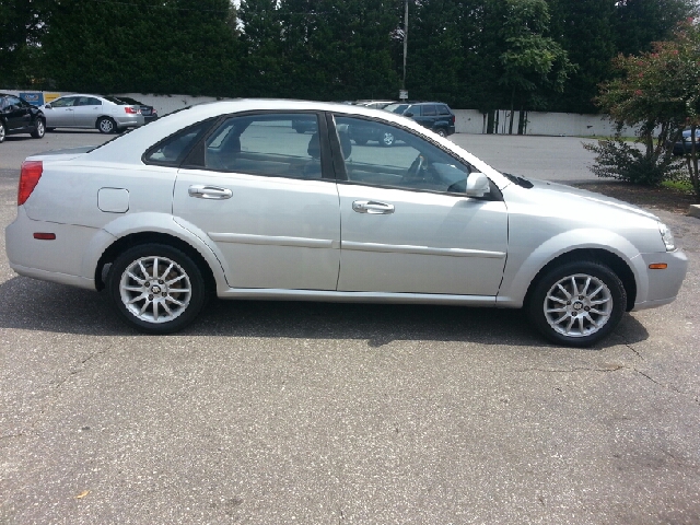 Suzuki Forenza 2006 photo 1