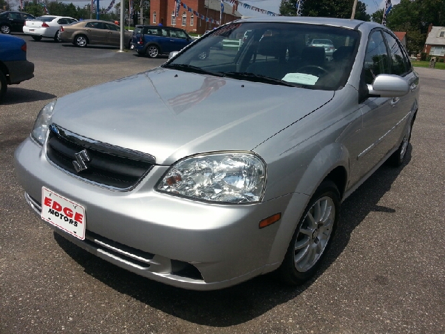 Suzuki Forenza 2006 photo 2