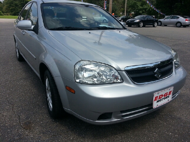 Suzuki Forenza 2006 photo 4