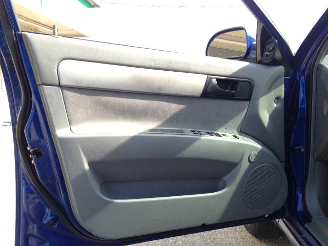 Suzuki Forenza Base Sedan