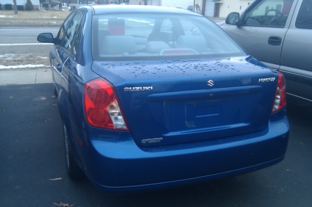 Suzuki Forenza 2006 photo 2