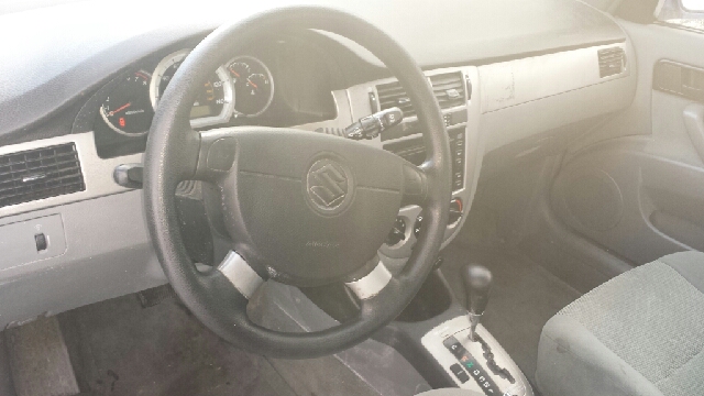 Suzuki Forenza 2006 photo 1