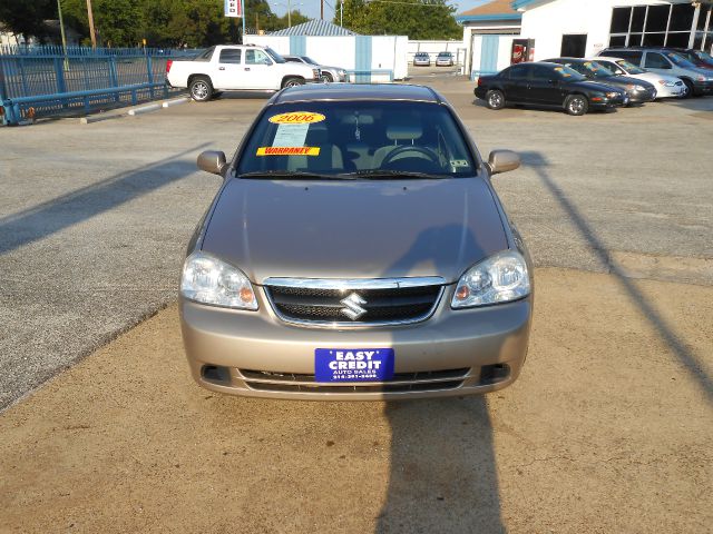 Suzuki Forenza 2006 photo 2