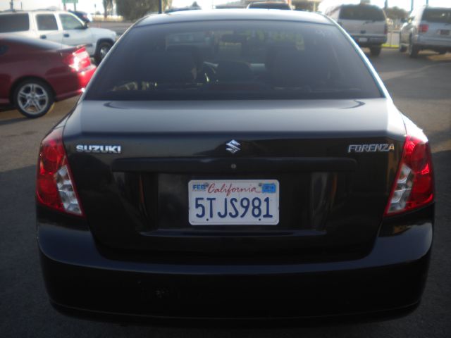Suzuki Forenza 2006 photo 1