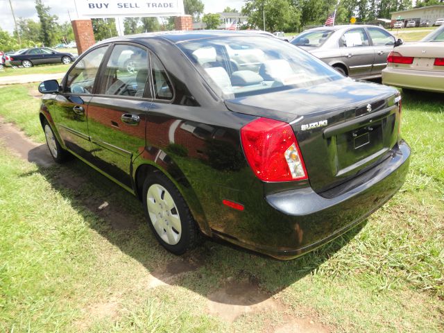 Suzuki Forenza 2006 photo 1
