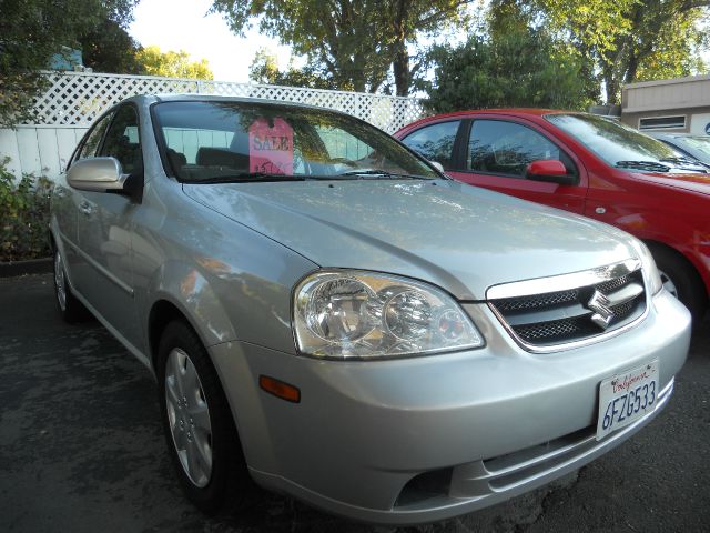 Suzuki Forenza 2006 photo 2