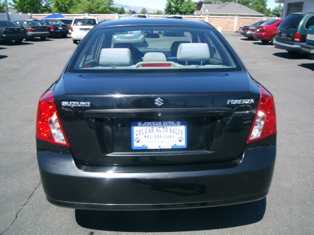 Suzuki Forenza 2006 photo 10