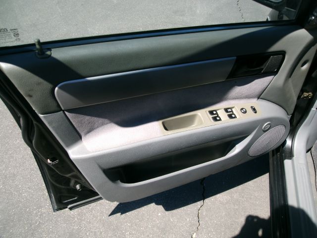 Suzuki Forenza 2006 photo 13