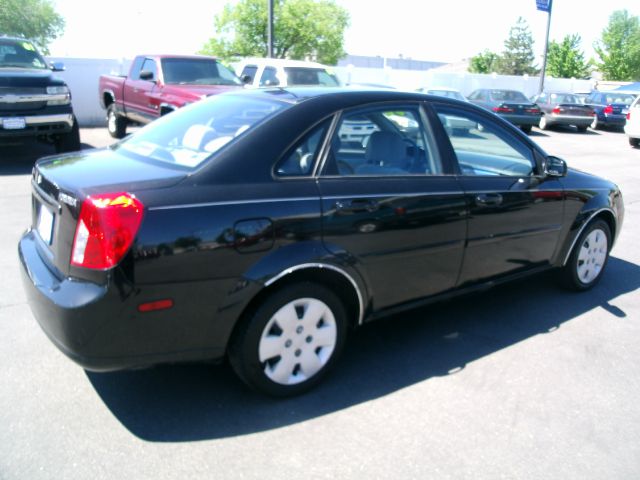 Suzuki Forenza 2006 photo 4