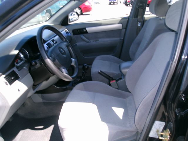Suzuki Forenza 2006 photo 7