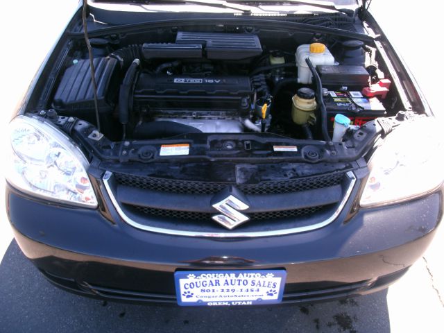 Suzuki Forenza 2006 photo 9