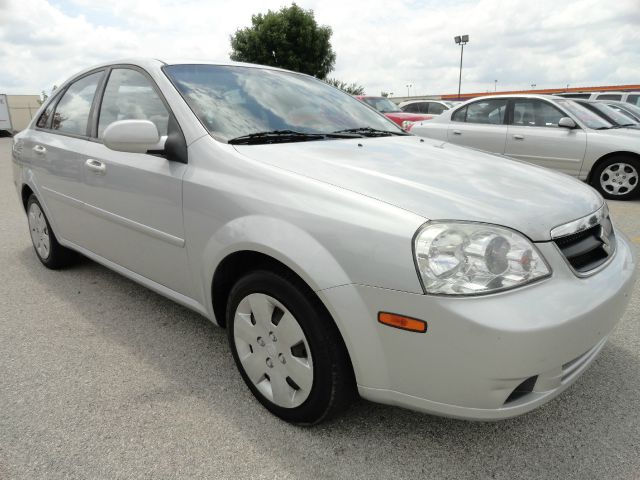 Suzuki Forenza Base Sedan