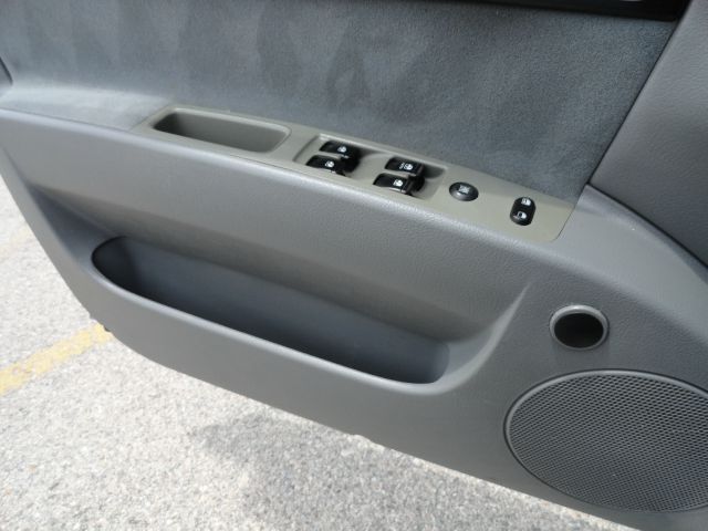 Suzuki Forenza 2006 photo 1