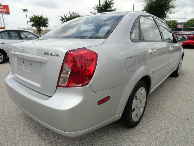Suzuki Forenza 2006 photo 11