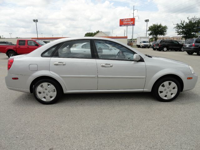 Suzuki Forenza 2006 photo 12