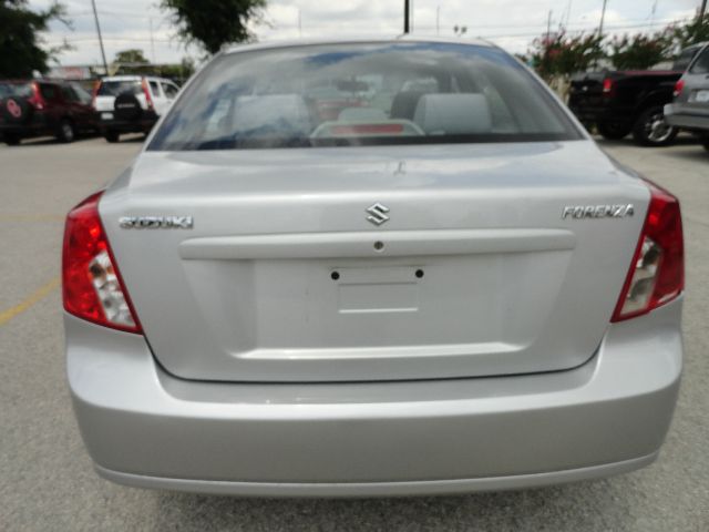 Suzuki Forenza 2006 photo 13