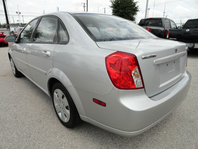 Suzuki Forenza 2006 photo 15
