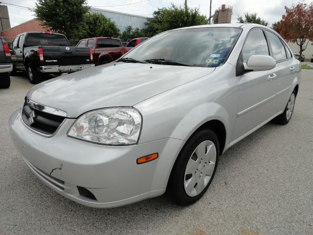 Suzuki Forenza 2006 photo 17