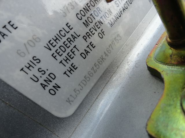 Suzuki Forenza 2006 photo 2