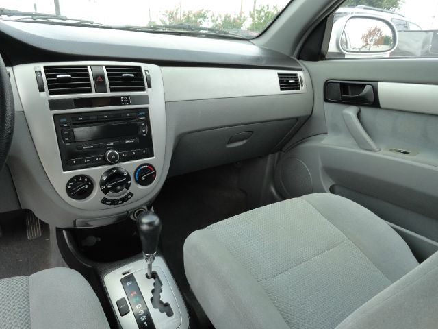 Suzuki Forenza 2006 photo 6