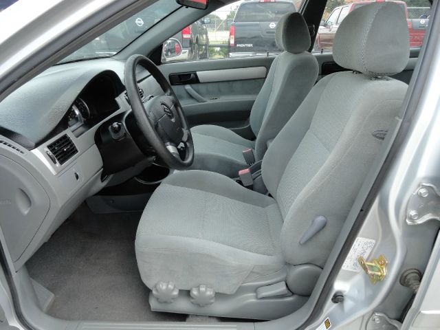 Suzuki Forenza 2006 photo 9
