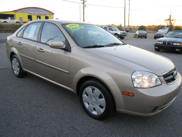 Suzuki Forenza 2006 photo 2