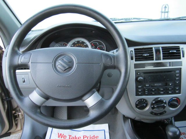 Suzuki Forenza 2006 photo 3