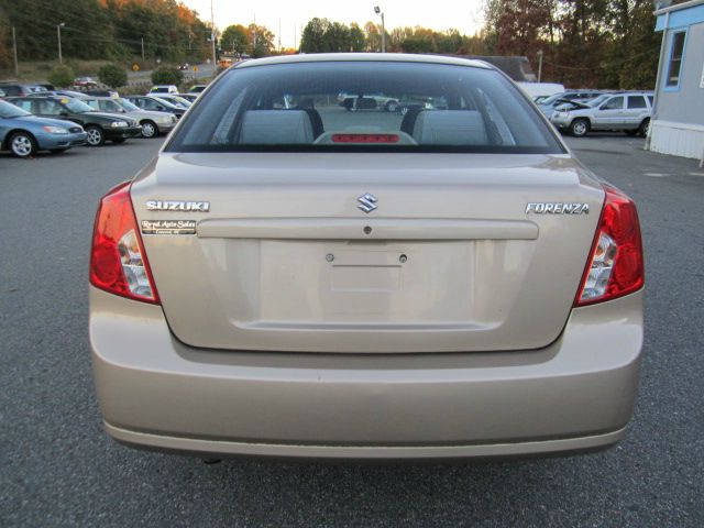 Suzuki Forenza 2006 photo 4