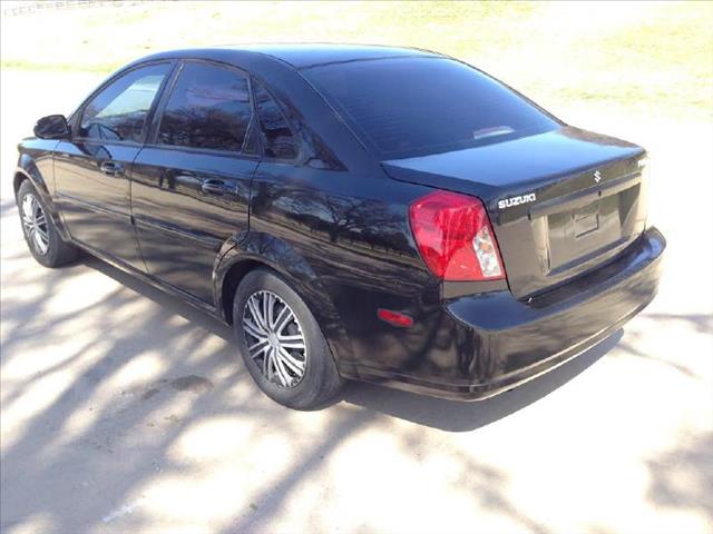 Suzuki Forenza 2007 photo 1